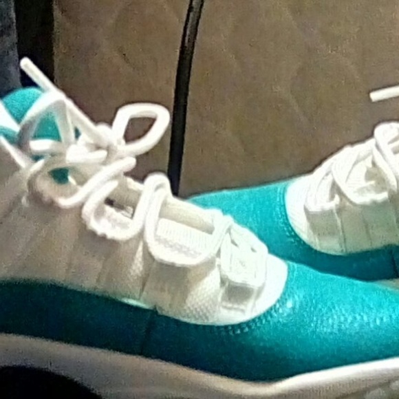 Jordan 11 Retro Low (RARE) Kids - Picture 3 of 5
